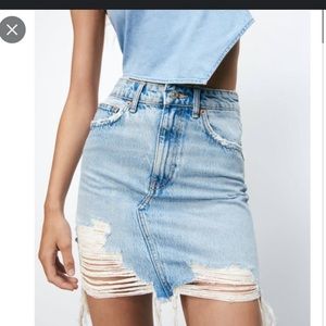 Zara Distressed Denim Skirt 💙